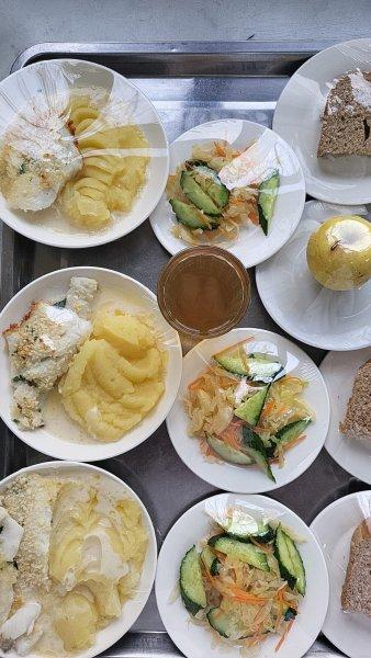 Фотосурет тағамдары бар күнделікті тегін тамақтану мәзірі/Ежедневное меню бесплатного питания с приложением фото блюд