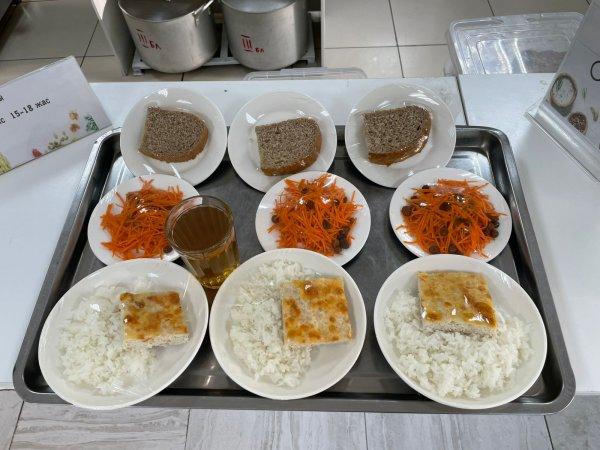 Фотосурет тағамдары бар күнделікті тегін тамақтану мәзірі/Ежедневное меню бесплатного питания с приложением фото блюд