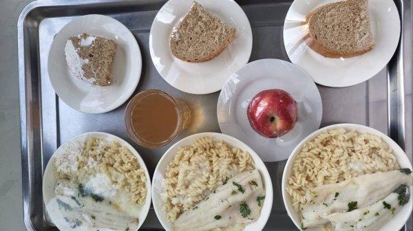 Фотосурет тағамдары бар күнделікті тегін тамақтану мәзірі/Ежедневное меню бесплатного питания с приложением фото блюд