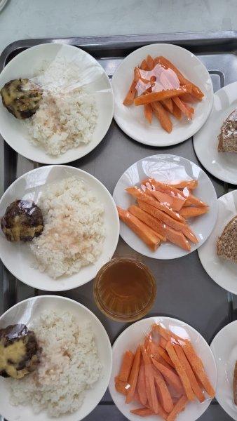 Фотосурет тағамдары бар күнделікті тегін тамақтану мәзірі/Ежедневное меню бесплатного питания с приложением фото блюд