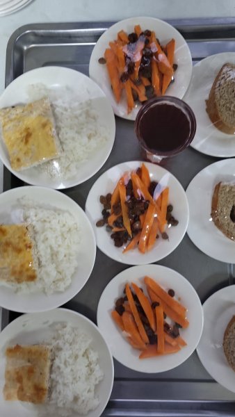 Фотосурет тағамдары бар күнделікті тегін тамақтану мәзірі/Ежедневное меню бесплатного питания с приложением фото блюд