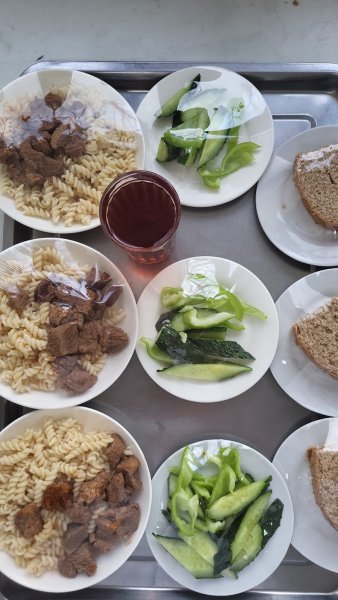 Фотосурет тағамдары бар күнделікті тегін тамақтану мәзірі/Ежедневное меню бесплатного питания с приложением фото блюд