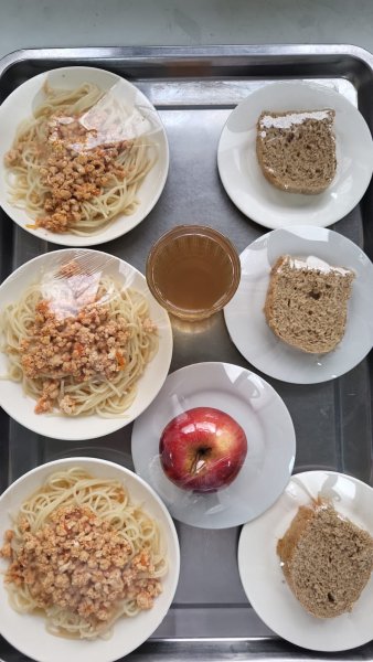 Фотосурет тағамдары бар күнделікті тегін тамақтану мәзірі/Ежедневное меню бесплатного питания с приложением фото блюд