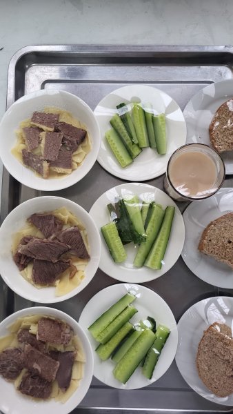 Фотосурет тағамдары бар күнделікті тегін тамақтану мәзірі/Ежедневное меню бесплатного питания с приложением фото блюд