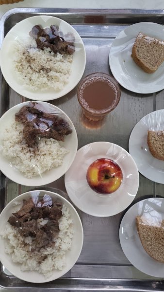 Фотосурет тағамдары бар күнделікті тегін тамақтану мәзірі/Ежедневное меню бесплатного питания с приложением фото блюд