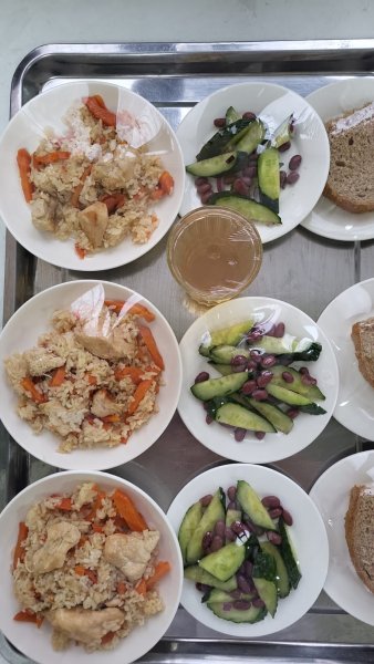 Фотосурет тағамдары бар күнделікті тегін тамақтану мәзірі/Ежедневное меню бесплатного питания с приложением фото блюд