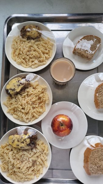 Фотосурет тағамдары бар күнделікті тегін тамақтану мәзірі/Ежедневное меню бесплатного питания с приложением фото блюд