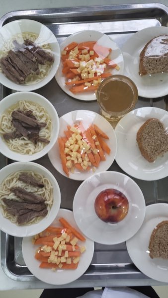 Фотосурет тағамдары бар күнделікті тегін тамақтану мәзірі/Ежедневное меню бесплатного питания с приложением фото блюд