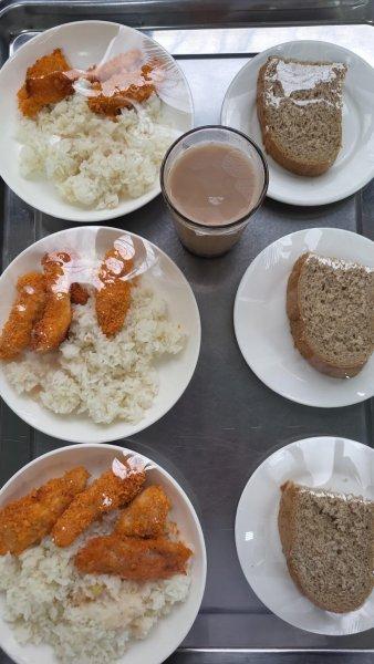 Фотосурет тағамдары бар күнделікті тегін тамақтану мәзірі/Ежедневное меню бесплатного питания с приложением фото блюд