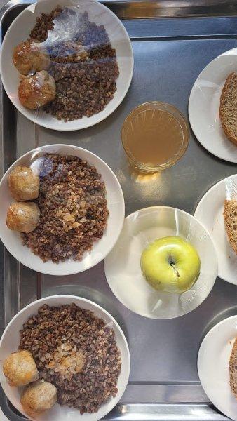 Фотосурет тағамдары бар күнделікті тегін тамақтану мәзірі/Ежедневное меню бесплатного питания с приложением фото блюд