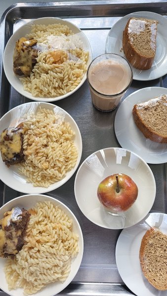 "Фотосурет тағамдары бар күнделікті тегін тамақтану мәзірі/Ежедневное меню бесплатного питания с приложением фото блюд