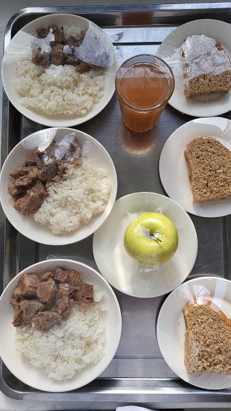 Фотосурет тағамдары бар күнделікті тегін тамақтану мәзірі/Ежедневное меню бесплатного питания с приложением фото блюд