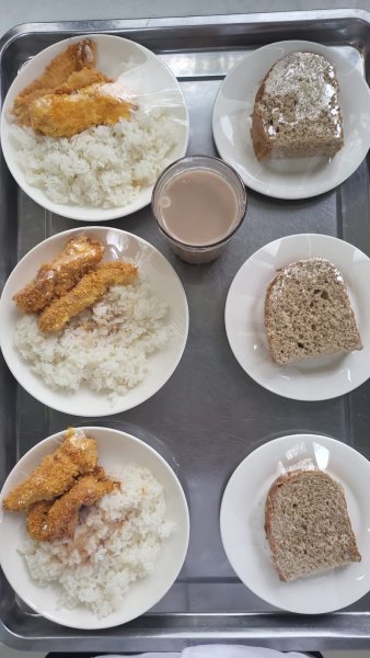 "Фотосурет тағамдары бар күнделікті тегін тамақтану мәзірі/Ежедневное меню бесплатного питания с приложением фото блюд