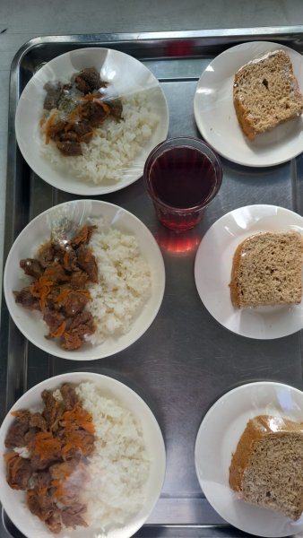 "Фотосурет тағамдары бар күнделікті тегін тамақтану мәзірі/Ежедневное меню бесплатного питания с приложением фото блюд