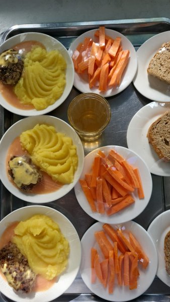 Фотосурет тағамдары бар күнделікті тегін тамақтану мәзірі/Ежедневное меню бесплатного питания с приложением фото блюд