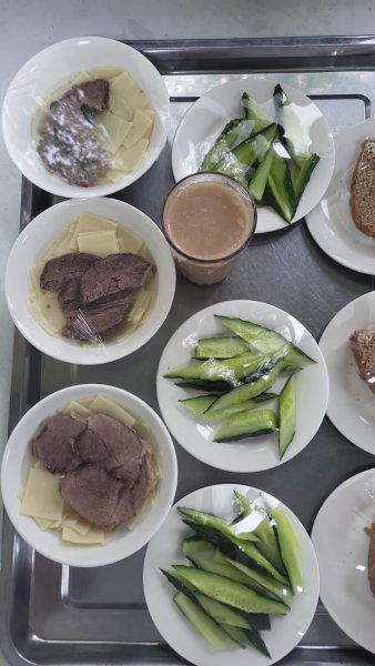 Фотосурет тағамдары бар күнделікті тегін тамақтану мәзірі/Ежедневное меню бесплатного питания с приложением фото блюд